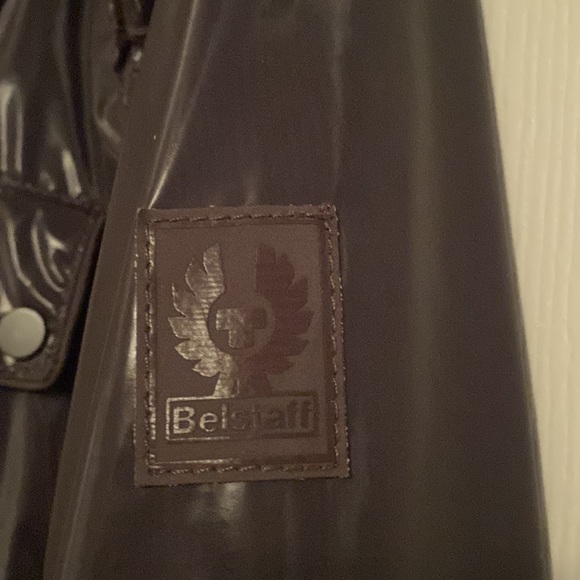 Women’s cropped bomber jacket. Shiny material. Looks blackish/grey. It is lined. - Picture 3 of 4